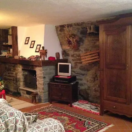 A La Salle Affittasi Grazioso E Ampio Monolocale Cir N 0095 Lejlighed Chateau
