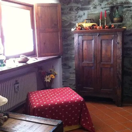 A La Salle Affittasi Grazioso E Ampio Monolocale Cir N 0095 Lejlighed Chateau